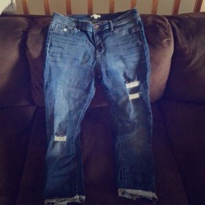 Distressed fringe bottom jeans